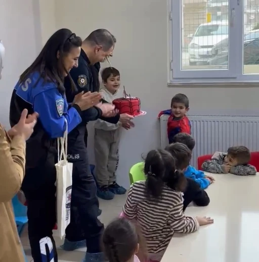 Şehit polisin oğluna anlamlı doğum günü kutlaması
