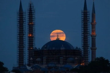 Selimiye’de dolunay manzarası mest etti