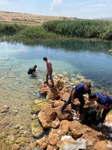 Serinlemek için girdiği gölde boğuldu