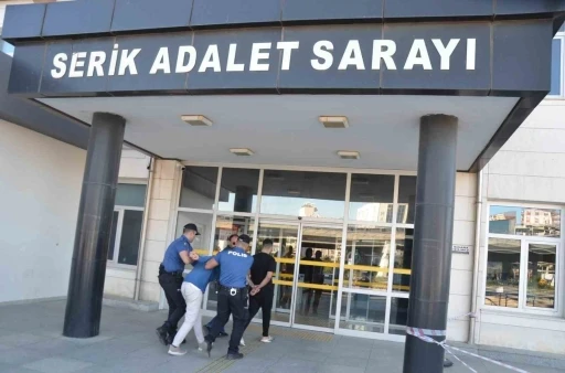 Servis aracı bekleyenleri kurşun yağmuruna tuttular: 3 gözaltı
