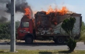 Seyir halindeki kamyonda çıkan yangın söndürüldü
