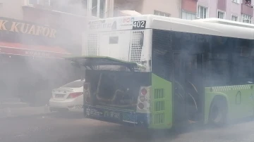 Seyir halindeki otobüste yangın çıktı
