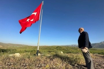 Seyit Tahir Dede’nin hüzünlü bayrak nöbeti