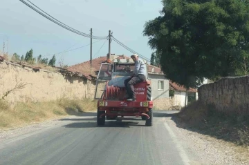 Seyitgazi’deki orman yangınını söndürmek için köylüler de seferber oldu
