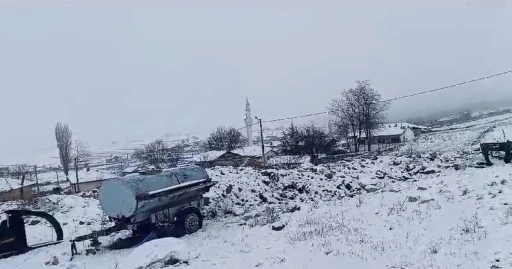 Seyitgazi ilçesi beyaza büründü
