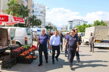 Seyyar pazarcı denetimine çıkan oda başkanını şoke eden manzara
