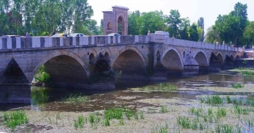 Sıcaklığın vurduğu Edirne’deki nehir dibi gördü
