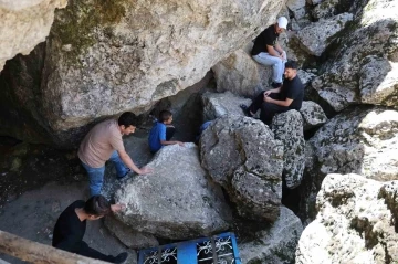 Sıcaktan bunalan vatandaşlar Buzluk mağarasına akın etti
