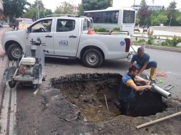 Siirt Belediyesi, su ve kanalizasyon çalışmaları devam ediyor
