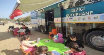 Siirt gezici kütüphanesi, Adıyaman’da çocuklara destek oluyor