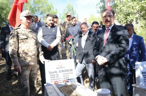 Siirt’te 31 yıl önce şehit edilen 22 sivil mezarları başında dualarla anıldı