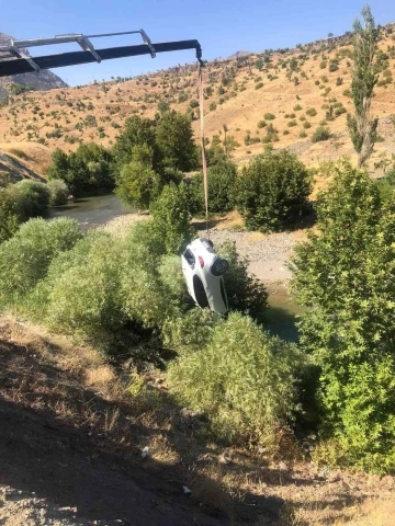 Siirt’te araç köprüden uçtu, sürücü kazayı yara almadan atlattı
