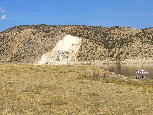 Siirt’te balık avlamaya giden grup canını zor kurtardı, araç akıntıya kapıldı
