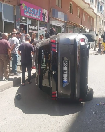 Siirt’te sürücüsünün kontrolünden çıkan otomobil yan yattı
