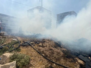 Siirt’te tandırdan çıkan kıvılcımlar yangına neden oldu
