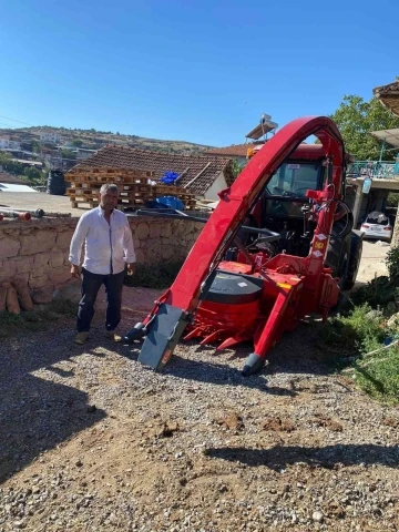 Silaj makinesine bacağını kaptıran çiftçinin bileği koptu
