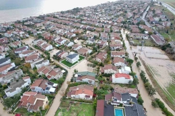 Silivri’de göle dönen sokaklar havadan görüntülendi
