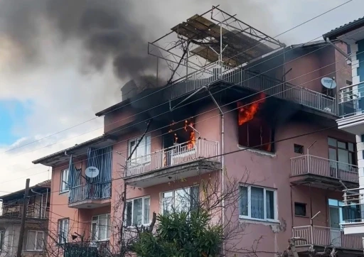 Simav’da korkutan ev yangını
