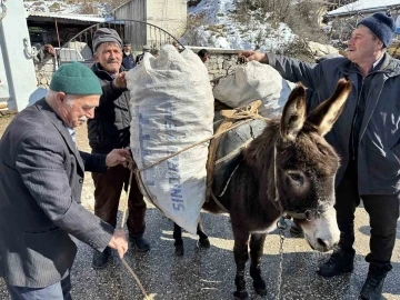 Sındırgı’dan deprem bölgesine iki tır odun
