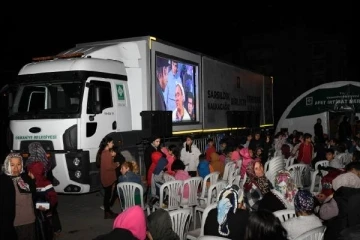 Sinema TIR’ı, afetzede çocuklarla bir araya geldi