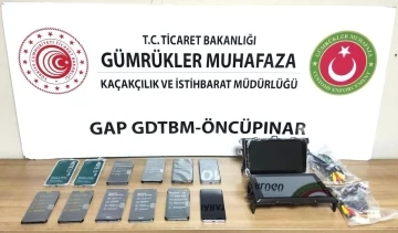 Sınır Kapısında kaçak cep telefonu yakalandı
