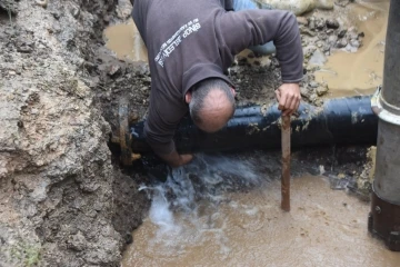 Sinop’ta heyelan ana su borusuna zarar verdi, şehirde sular kesildi
