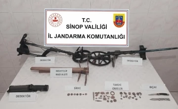 Sinop’ta kaçak kazı yapan 3 kişi suçüstü yakalandı
