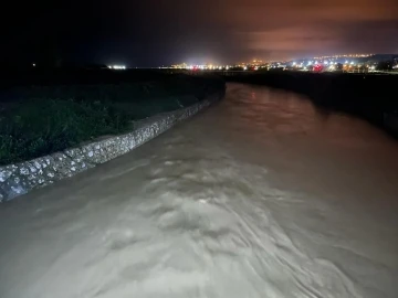 Sinop’ta Karasu çayı taştı, tarım arazileri sular altında kaldı
