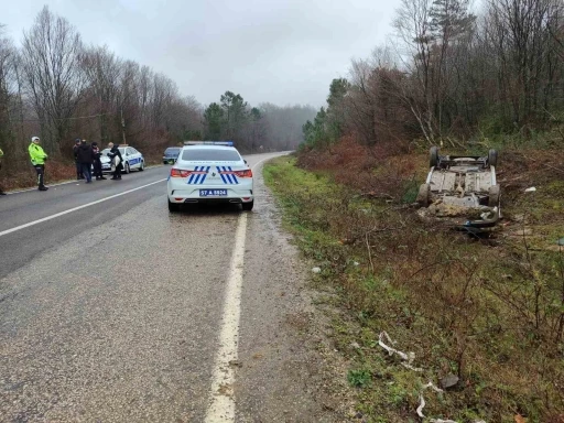 Sinop’ta otomobil takla attı: 1’i çocuk 5 yaralı
