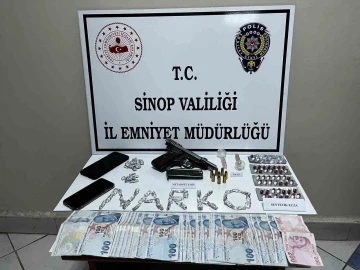 Sinop’ta şüpheli şahısların araç ve ikametlerinden uyuşturucu çıktı
