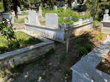Sinop’taki mezarlık ilgili bekliyor
