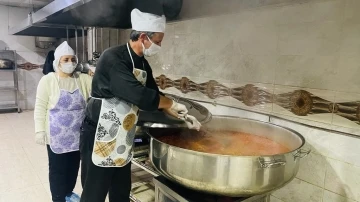 Şırnak’ta öğrencilere ücretsiz yemek dağıtımı
