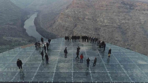 Şırnak’taki Cehennem Dersi Cam Terası turistlerin ilgi odağında
