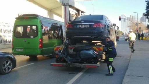 Şişli'de motosiklet sürücüsü otomobilin altında kaldı