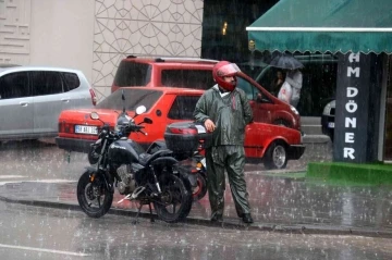 Sivas’ta şiddetli yağış hayatı olumsuz etkiledi
