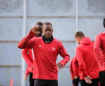 Sivasspor ile yollarını ayıran Kader Keita CFR Cluj’a transfer oldu
