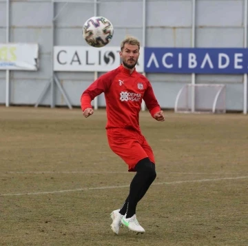 Sivasspor, Robin Yalçın’a kancayı taktı
