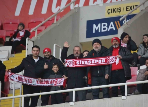 Sivassporlu taraftarlar maça yoğun ilgi gösterdi
