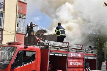 Siverek’te çatı yangını yürekleri ağza getirdi
