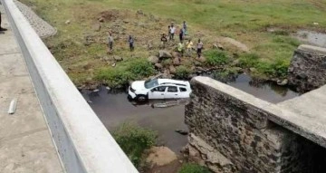 Siverek’te otomobil köprüden düştü: 1 yaralı