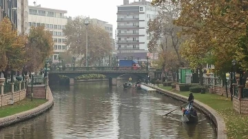 Soğuğa rağmen gondol keyfi devam ediyor
