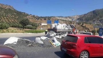 Söke’de OSB kavşağındaki kaza, trafiği felç etti
