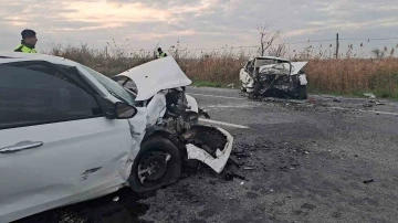 Söke’de otomobiller kafa kafaya çarpıştı: 2 yaralı
