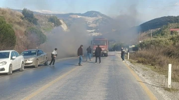 Söke’de seyir halindeki otomobil yandı
