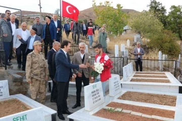 Solhan’da PKK saldırısında şehit olan 19 vatandaş kabirleri başında anıldı
