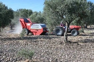 Soma Belediyesi taş toplama makinesiyle çiftçilere destek veriyor
