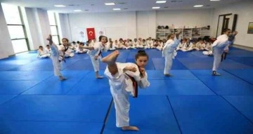 Spor kursları 22 branşta kaldığı yerden devam ediyor