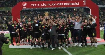 Spor Toto 1. Lig’e yükselen Şanlıurfaspor kupasını kaldırdı