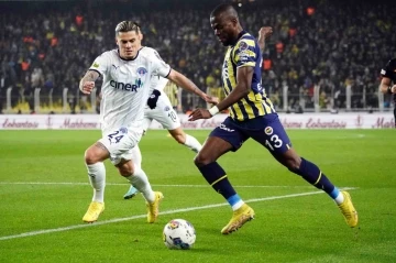 Spor Toto Süper Lig: Fenerbahçe: 2 - Kasımpaşa: 1 (İlk yarı)
