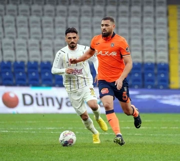 Spor Toto Süper Lig: Medipol Başakşehir: 1 - İstanbulspor: 0 (İlk yarı)
